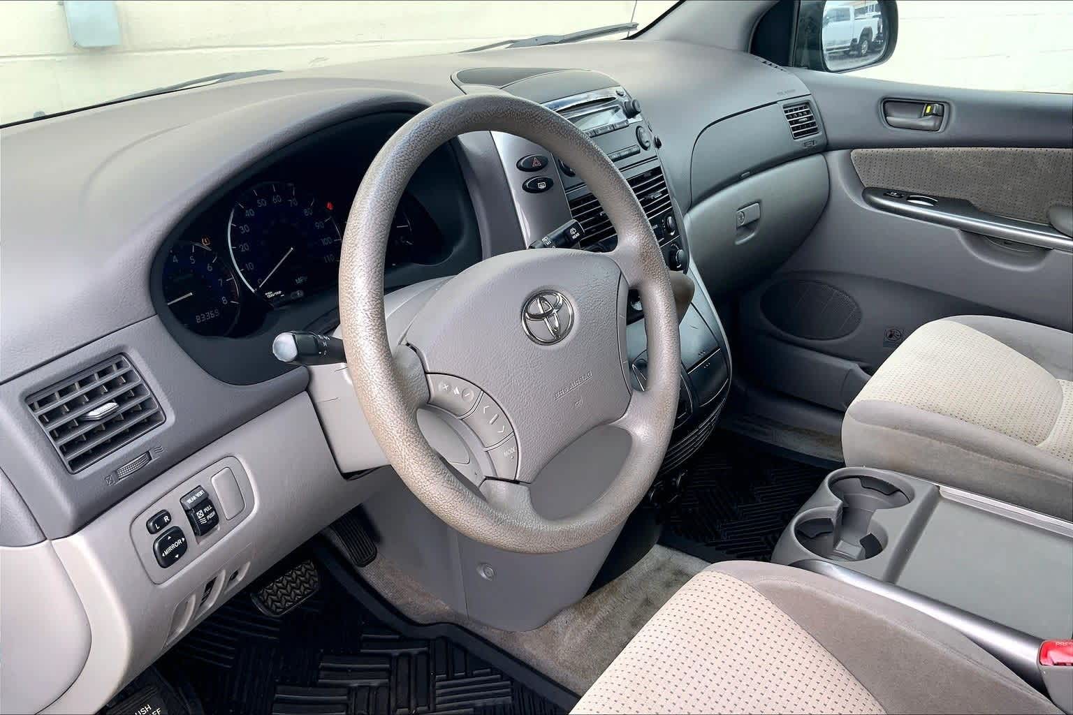 Thumbnail: 2010 Toyota Sienna - 3