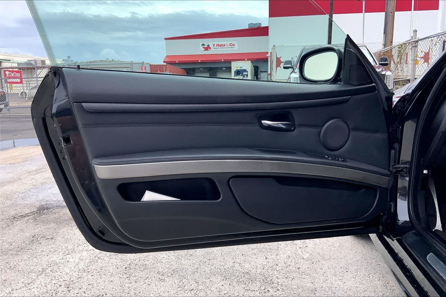 Thumbnail: 2011 BMW 3 Series - 25