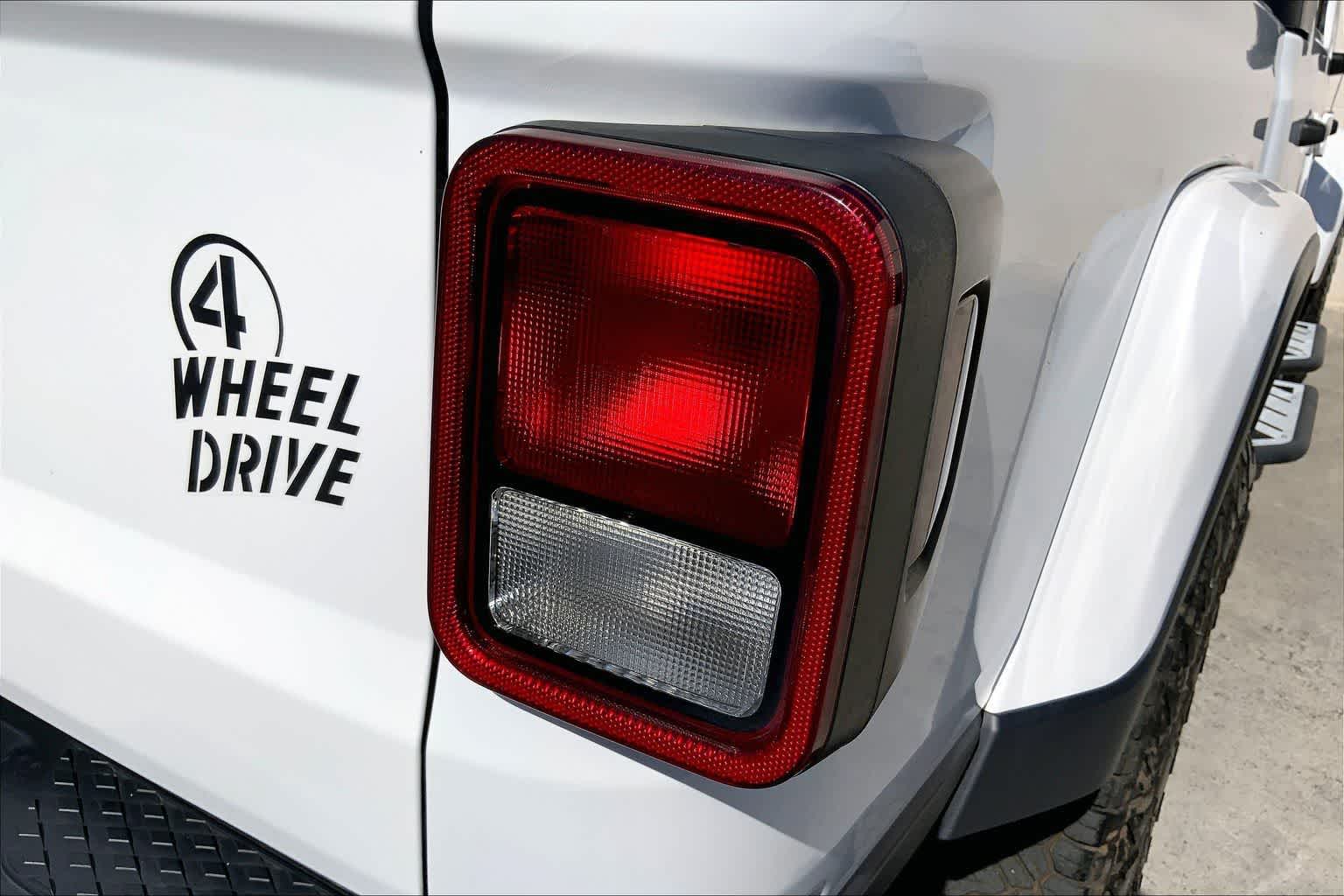 Thumbnail: 2022 Jeep Gladiator - 32