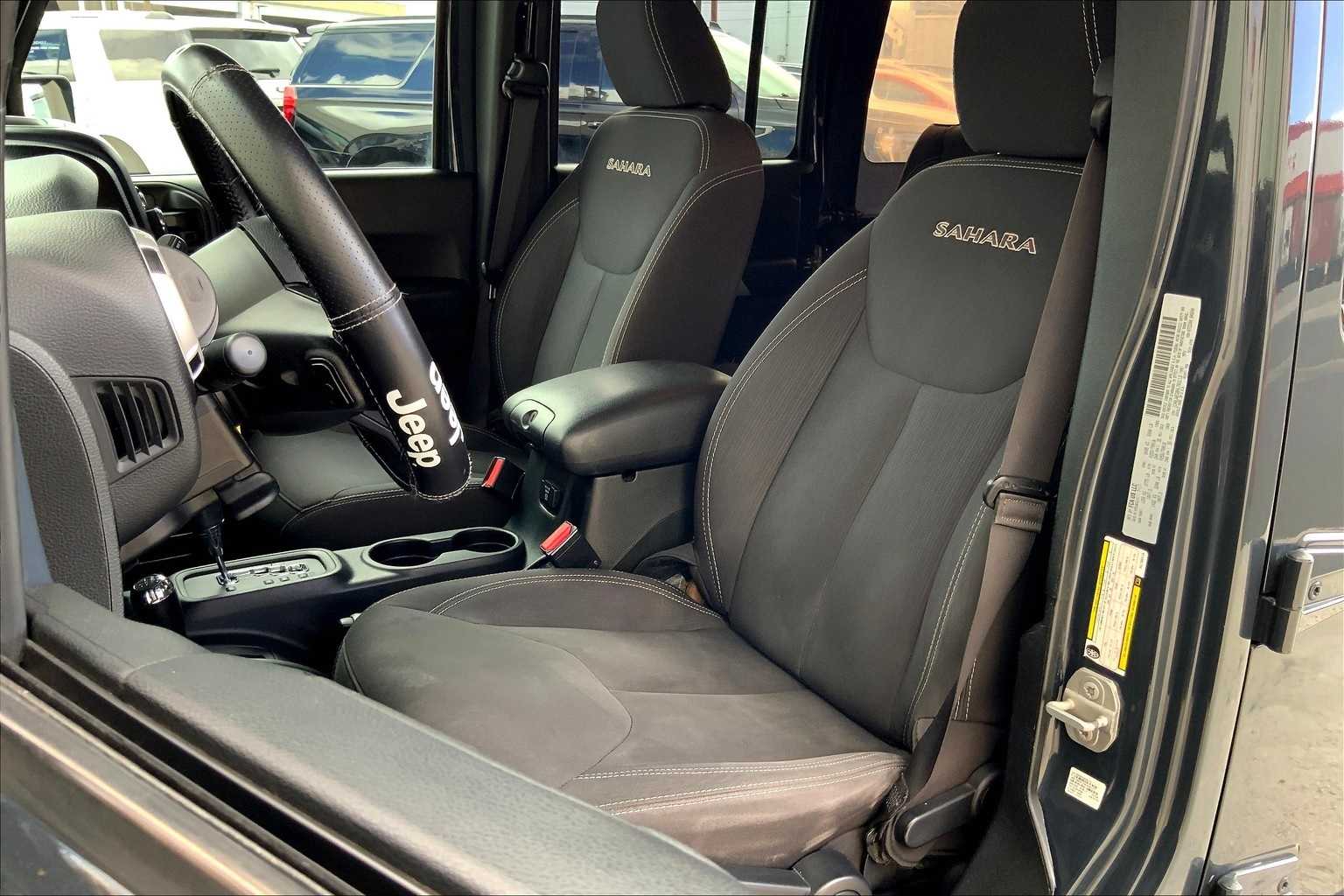 Thumbnail: 2017 Jeep Wrangler - 12