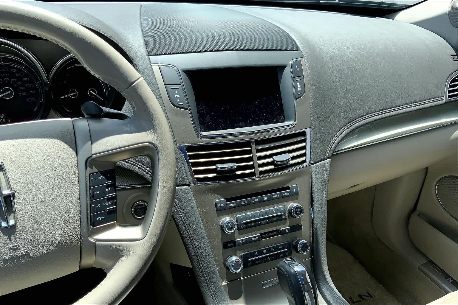 Thumbnail: 2010 Lincoln MKT - 16