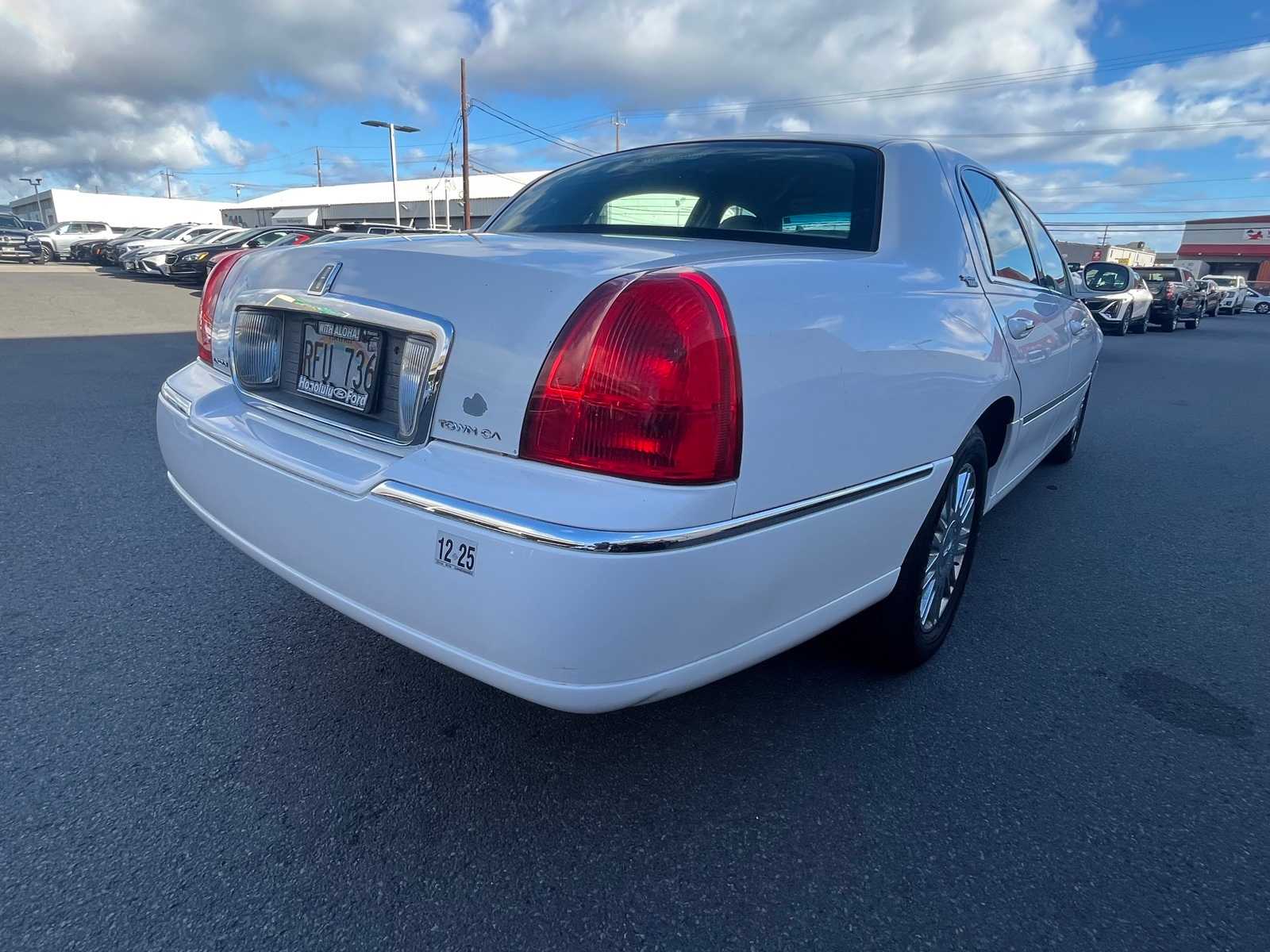 Thumbnail: 2008 Lincoln Town Car - 4