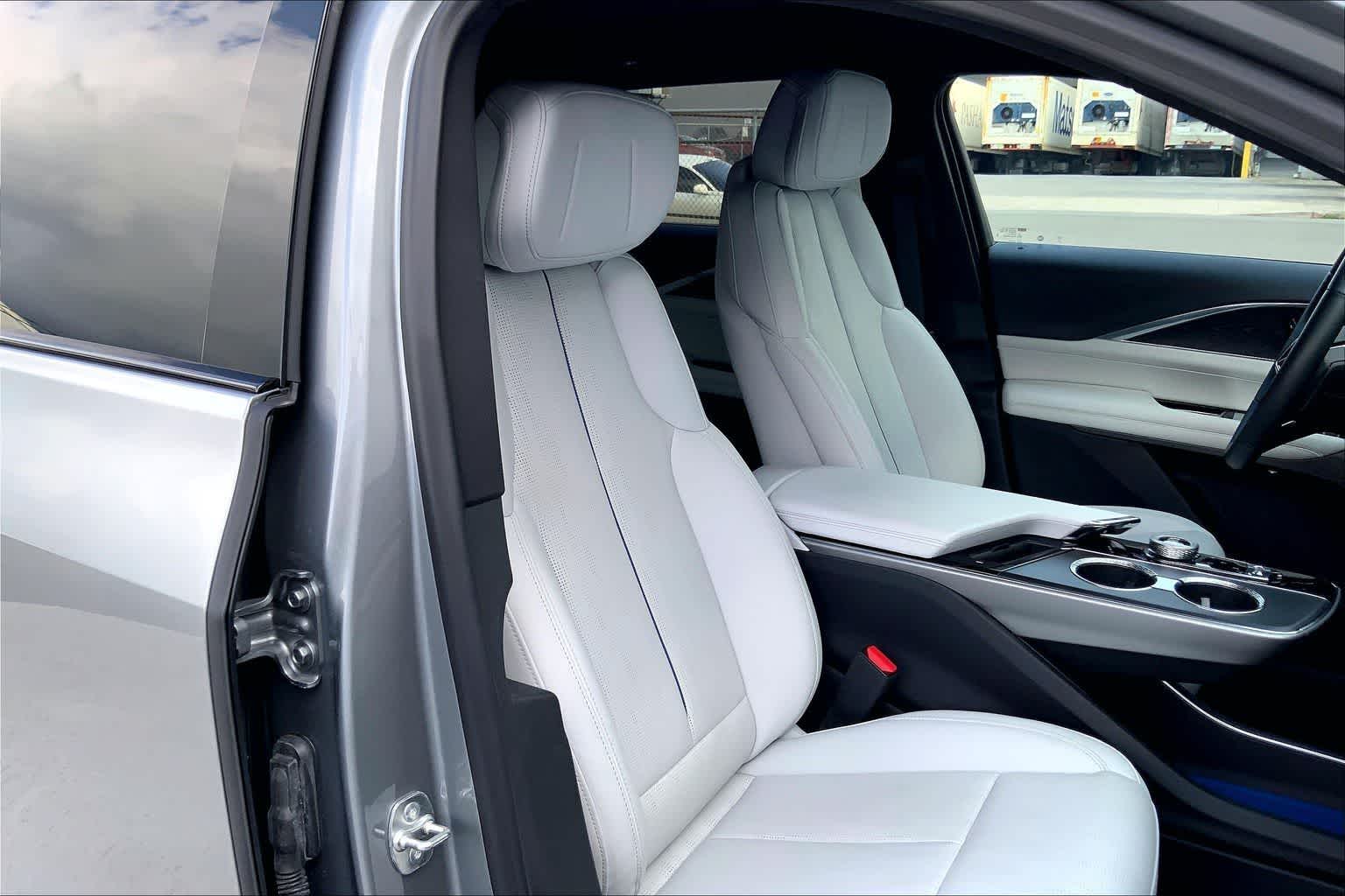 Thumbnail: 2024 Cadillac Lyriq - 14