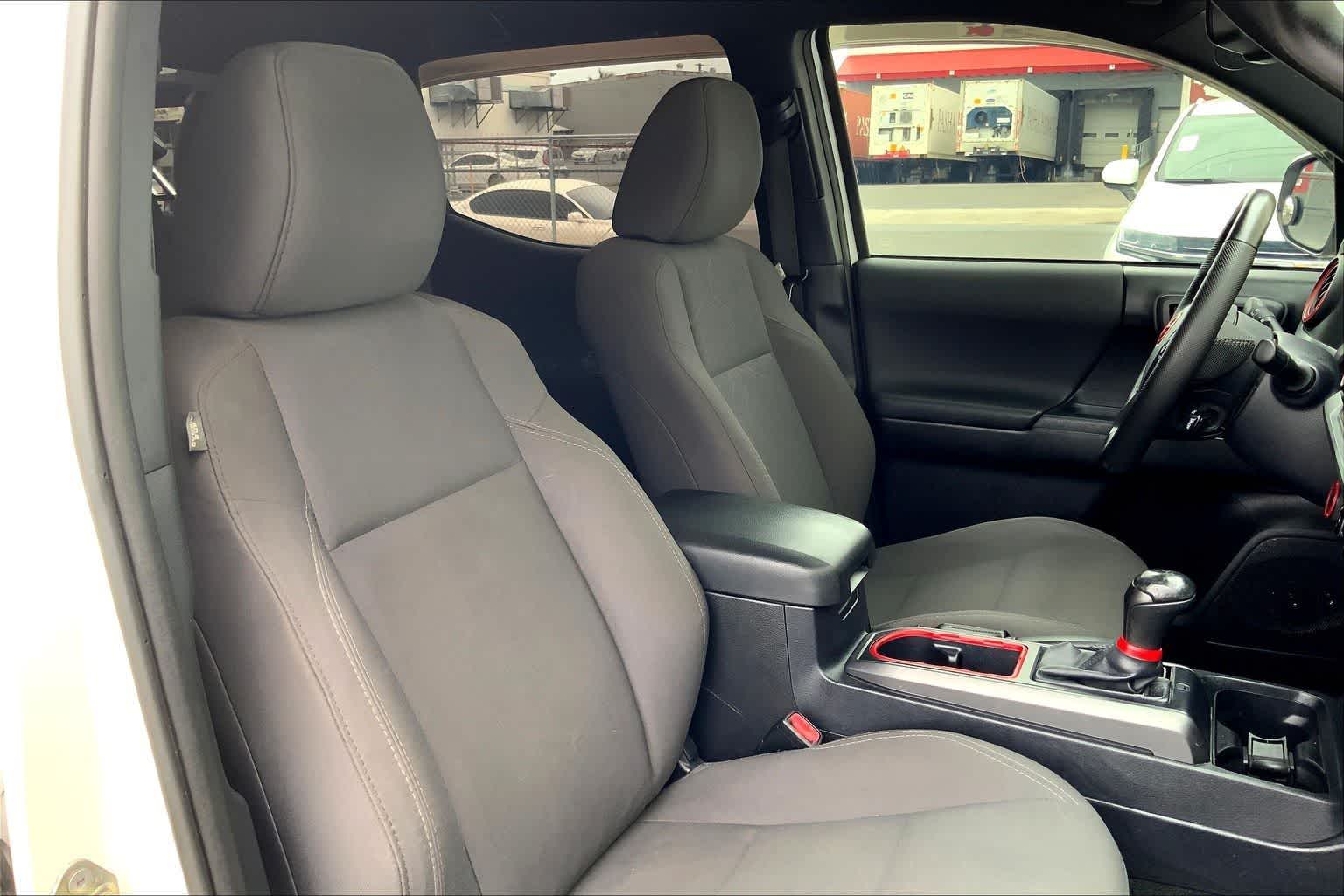 Thumbnail: 2017 Toyota Tacoma - 13