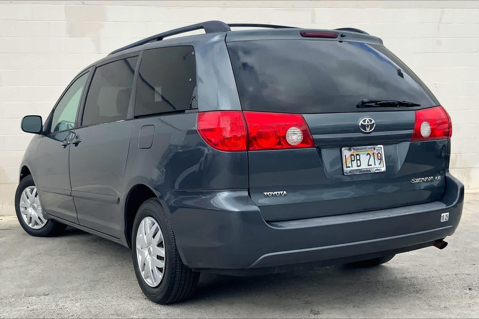 Thumbnail: 2010 Toyota Sienna - 5