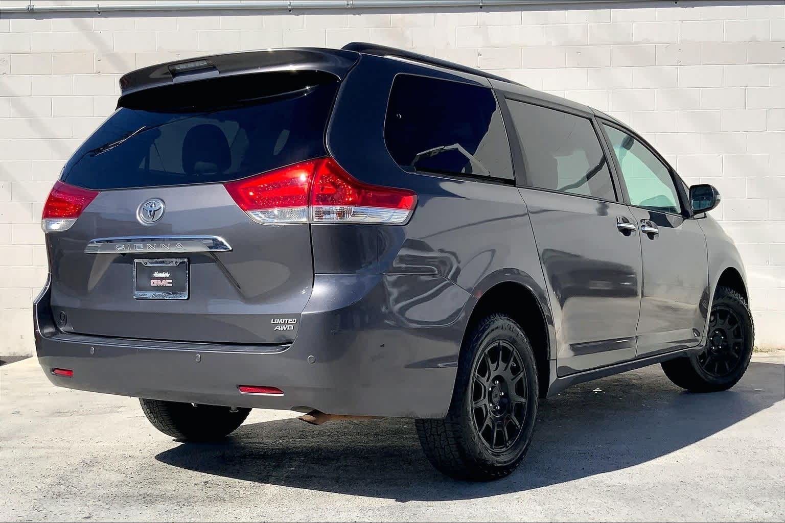 Thumbnail: 2013 Toyota Sienna - 23