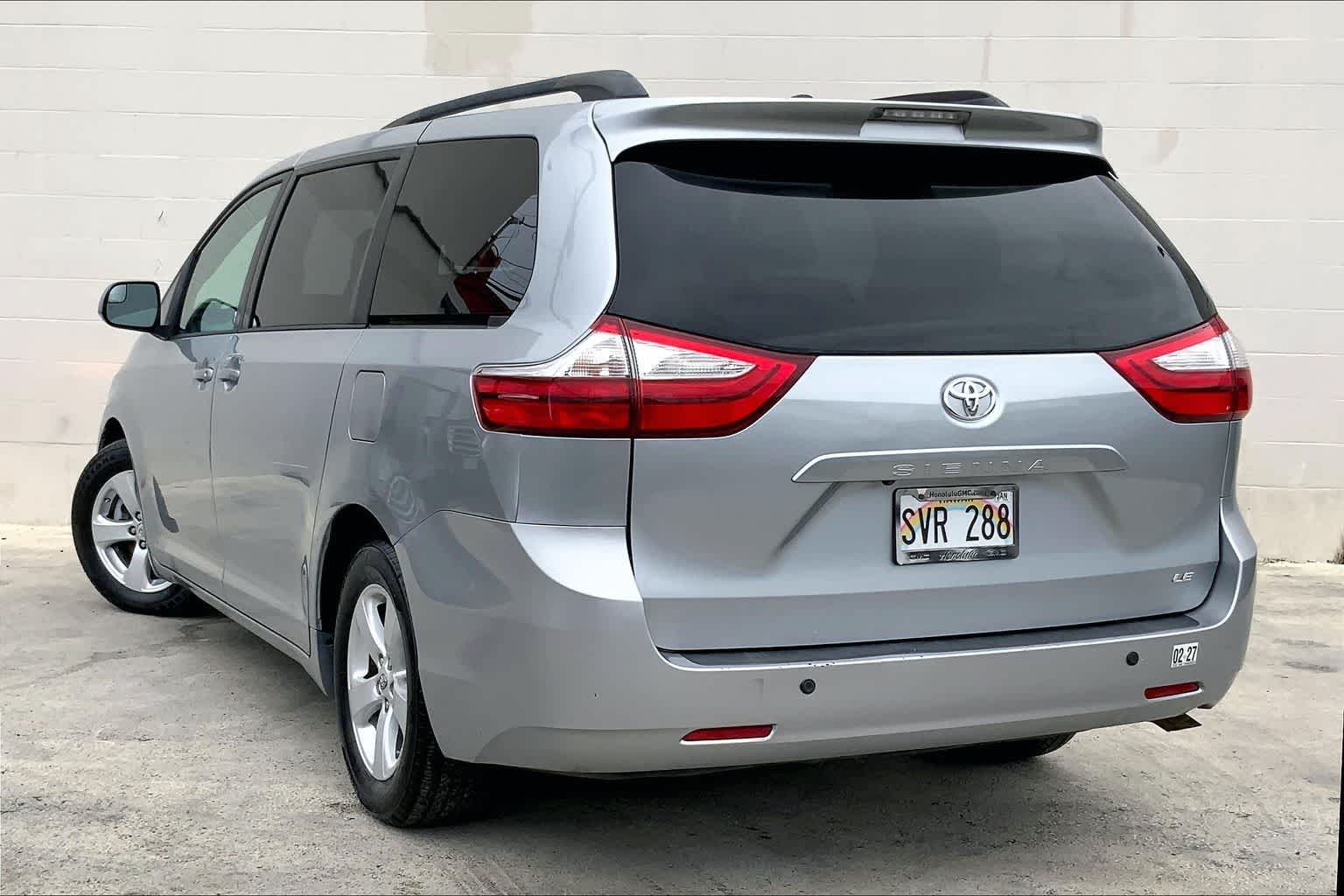 Thumbnail: 2016 Toyota Sienna - 5