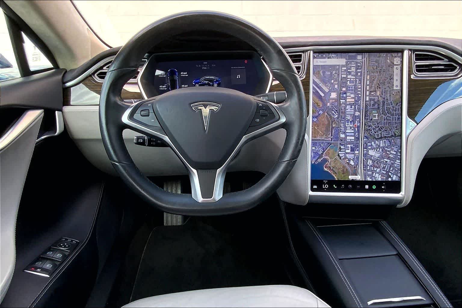 Thumbnail: 2015 Tesla Model S - 15
