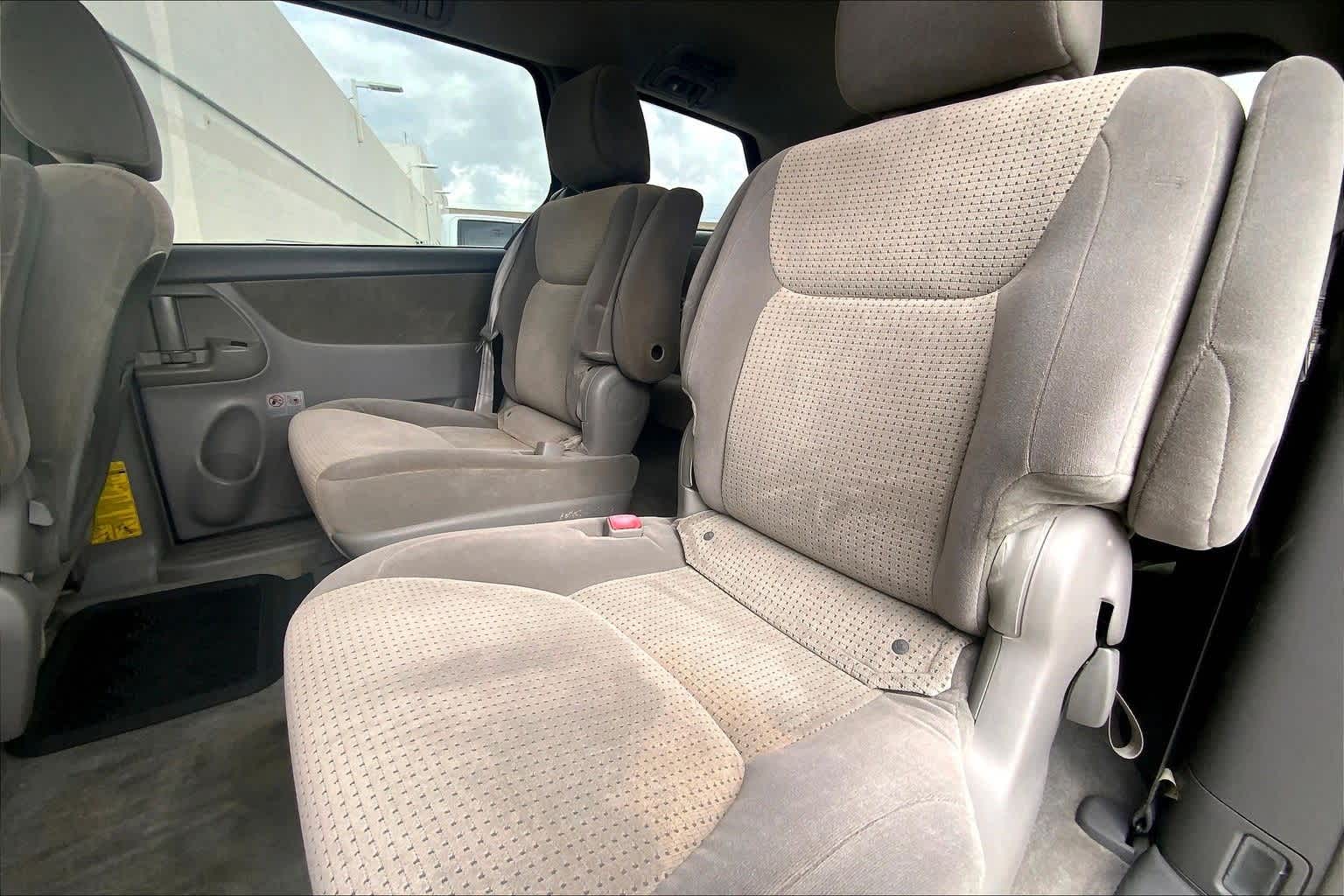 Thumbnail: 2010 Toyota Sienna - 26