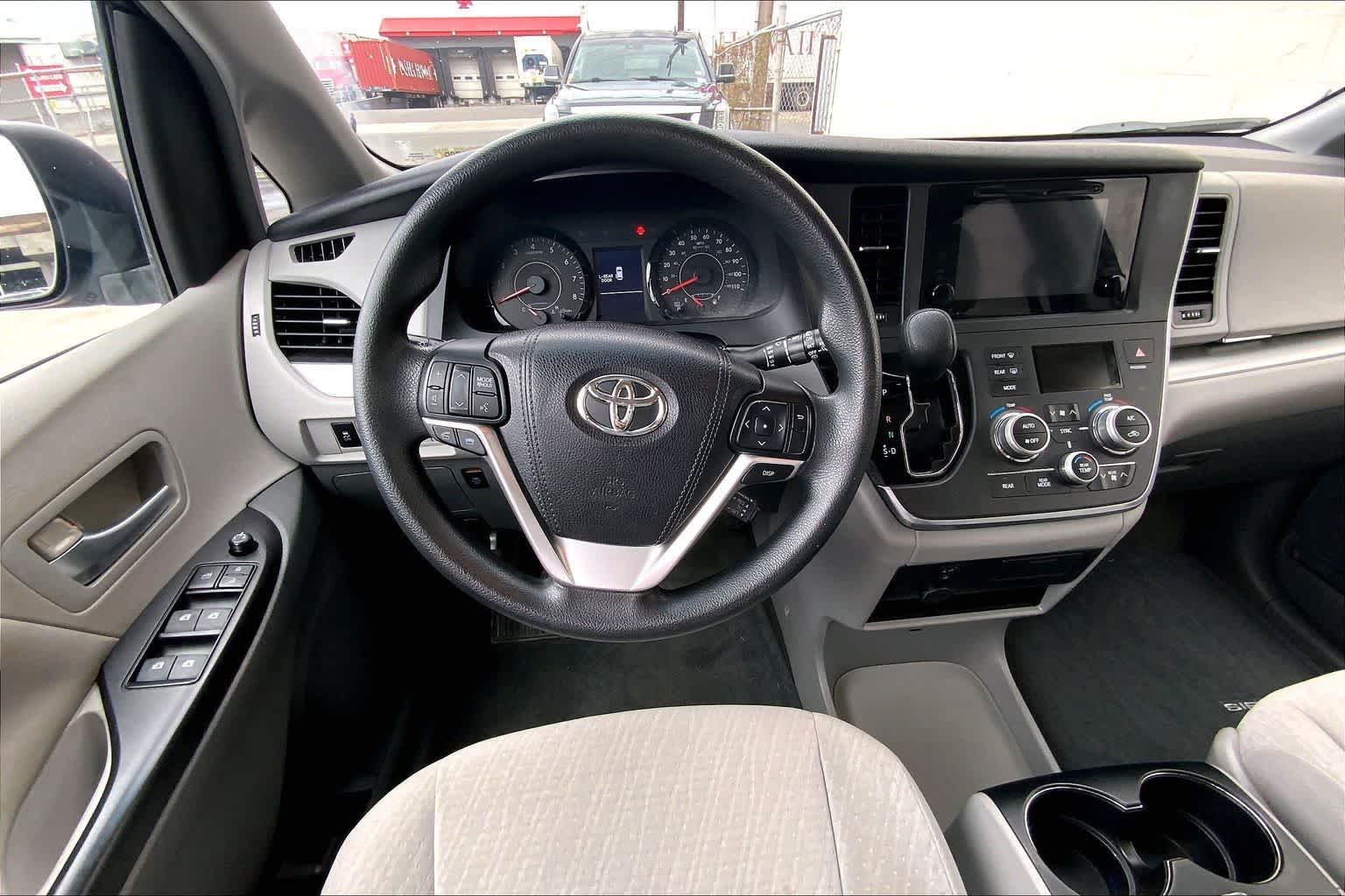 Thumbnail: 2016 Toyota Sienna - 15