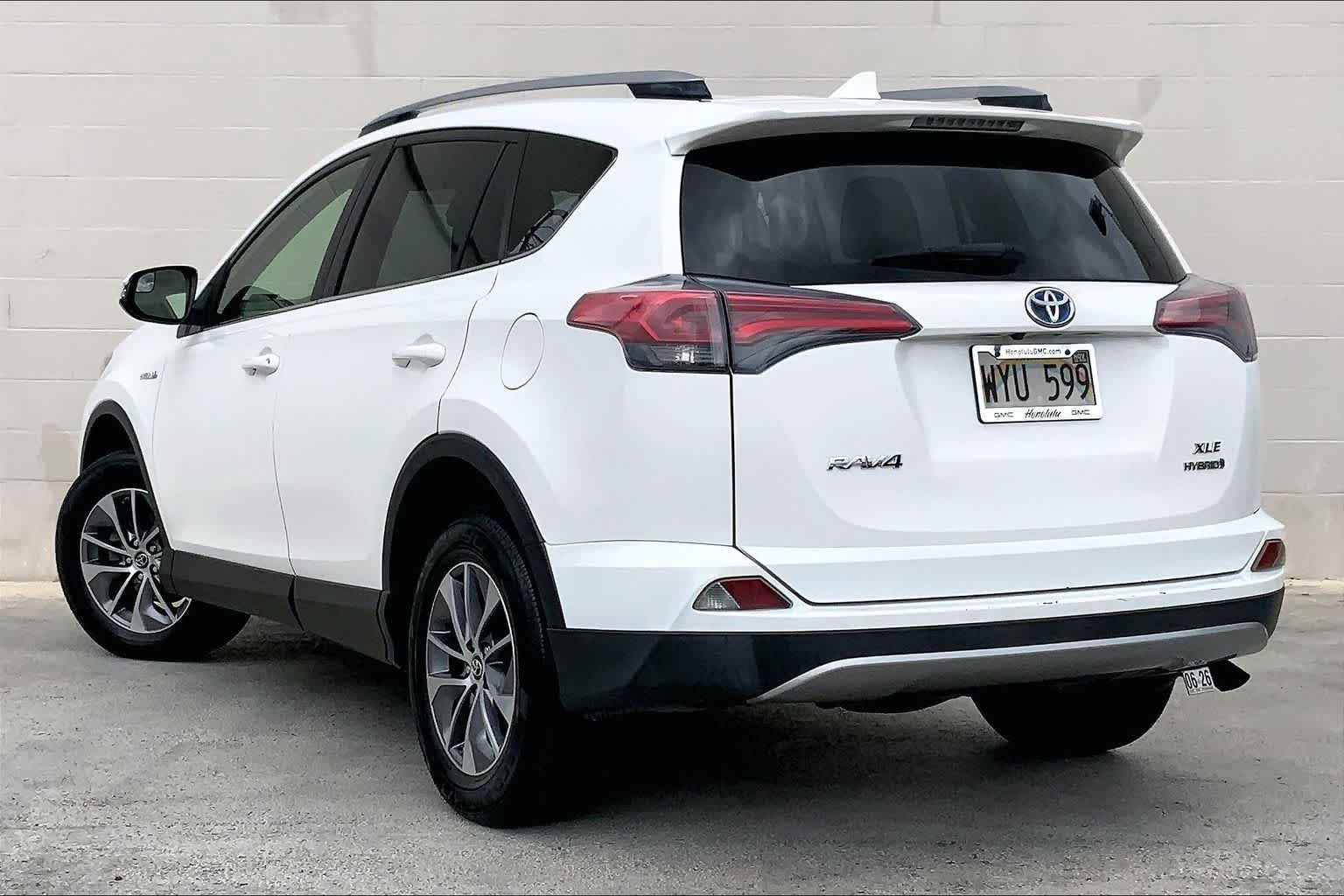 Thumbnail: 2017 Toyota RAV4 - 4