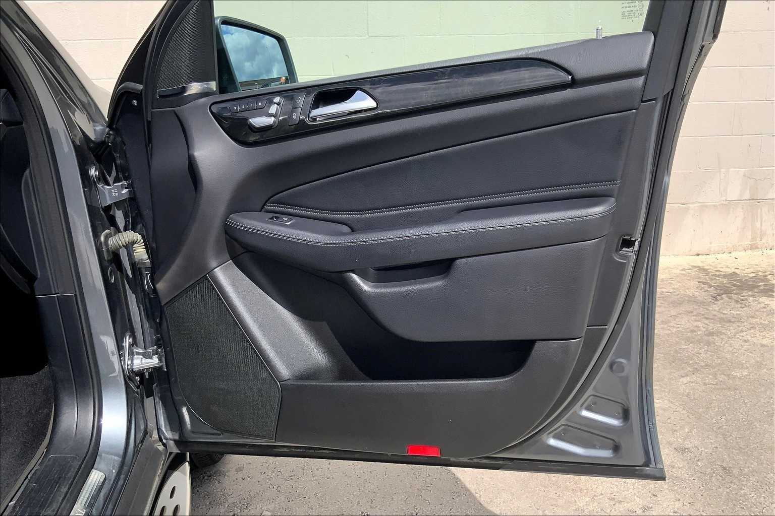 Thumbnail: 2019 Mercedes-Benz GLS - 29