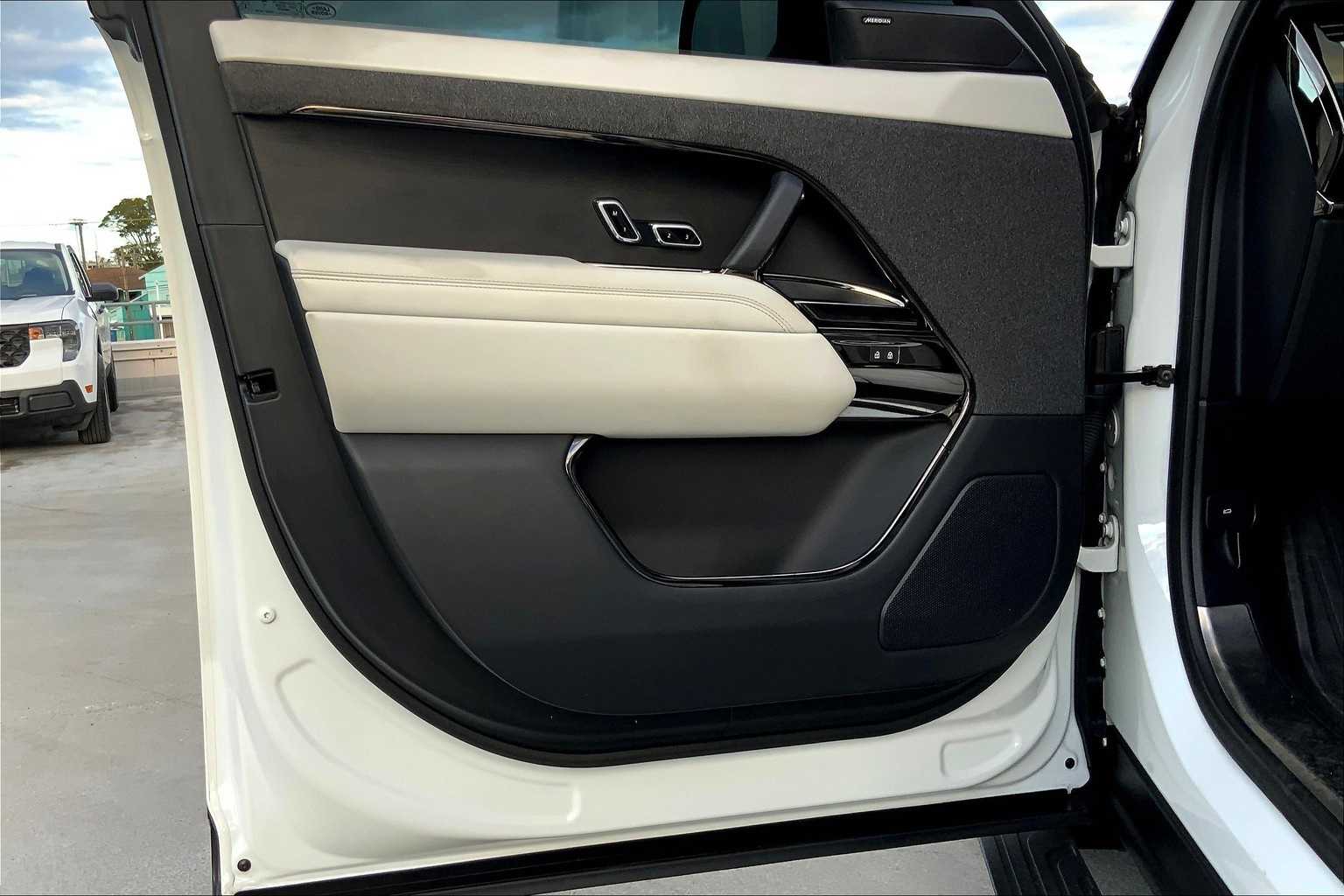 Thumbnail: 2023 Land Rover Range Rover Sport - 26