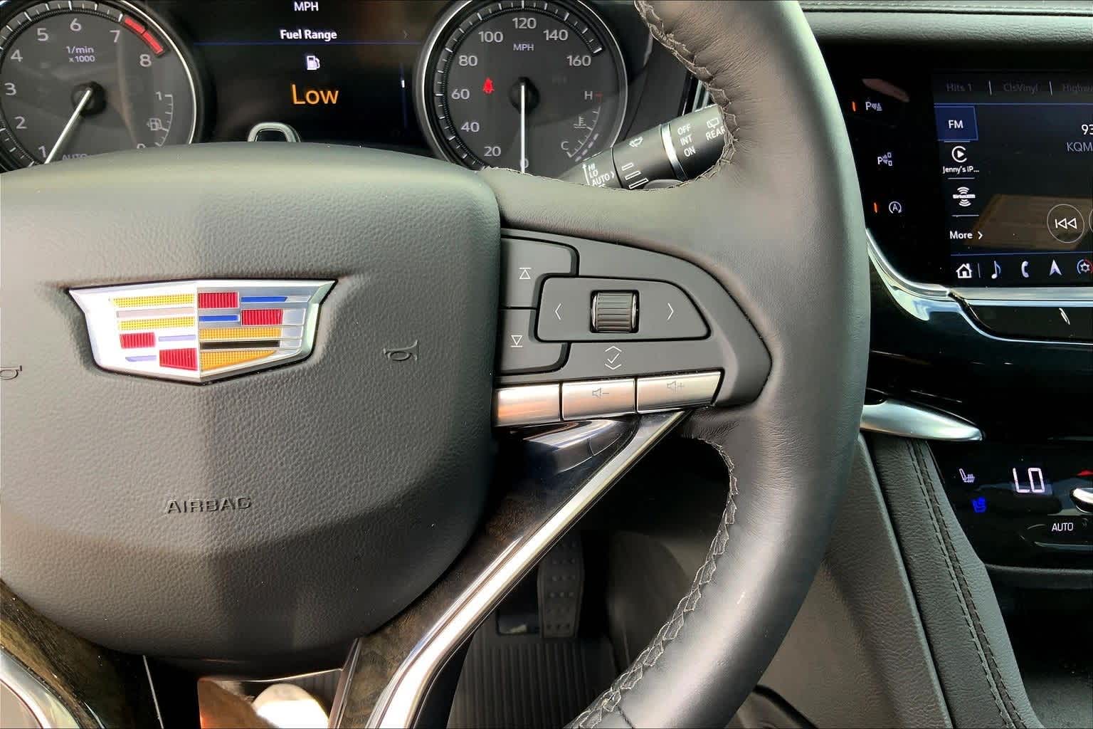 Thumbnail: 2023 Cadillac XT6 - 26