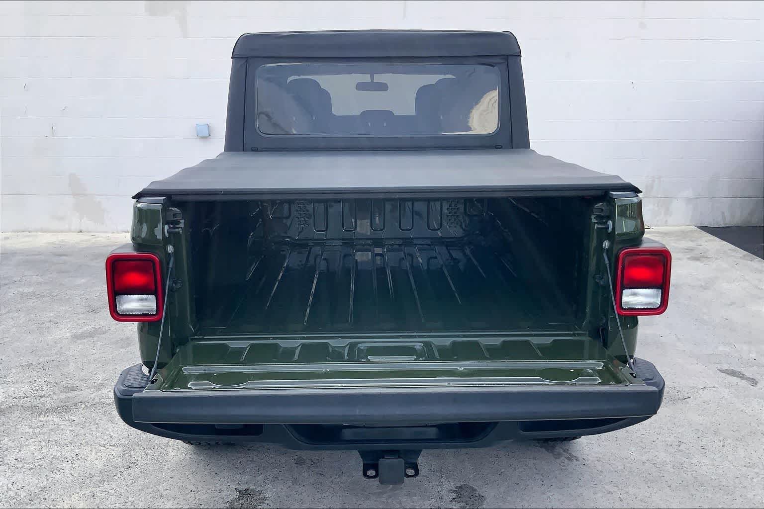 Thumbnail: 2022 Jeep Gladiator - 17