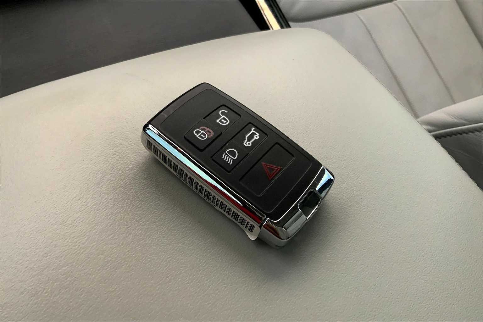 Thumbnail: 2023 Land Rover Range Rover Sport - 18