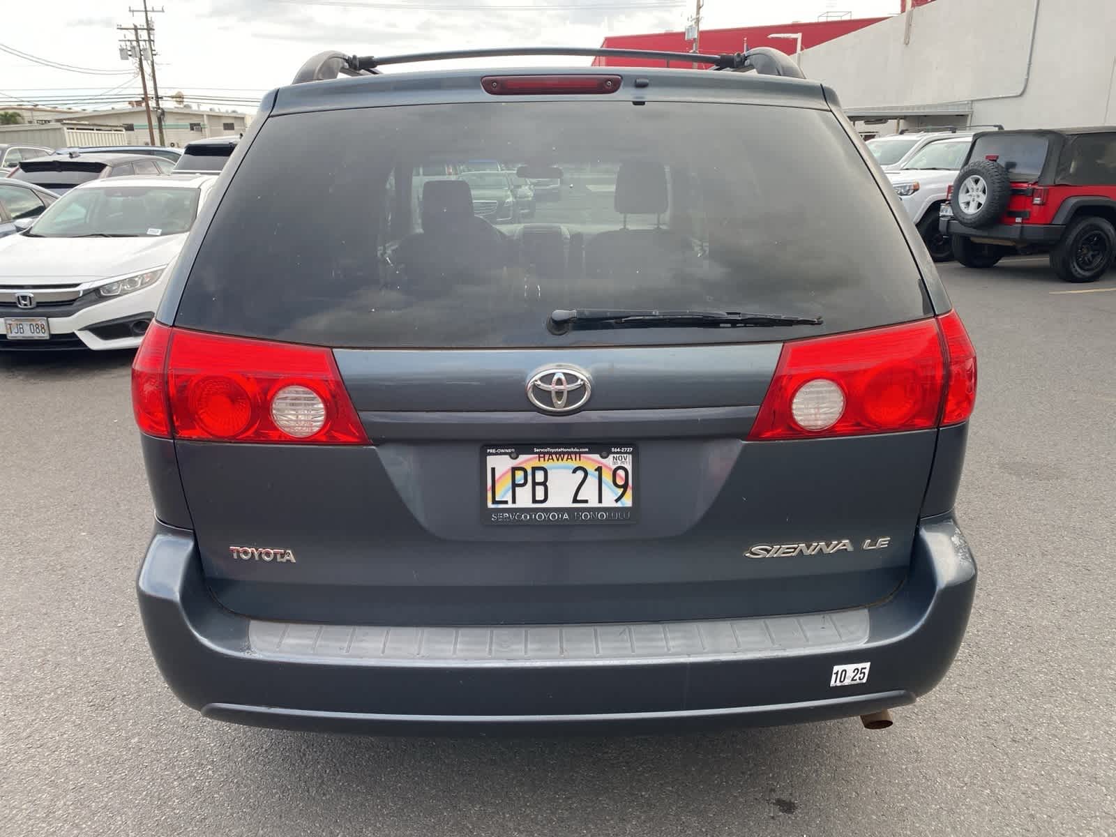 Thumbnail: 2010 Toyota Sienna - 6