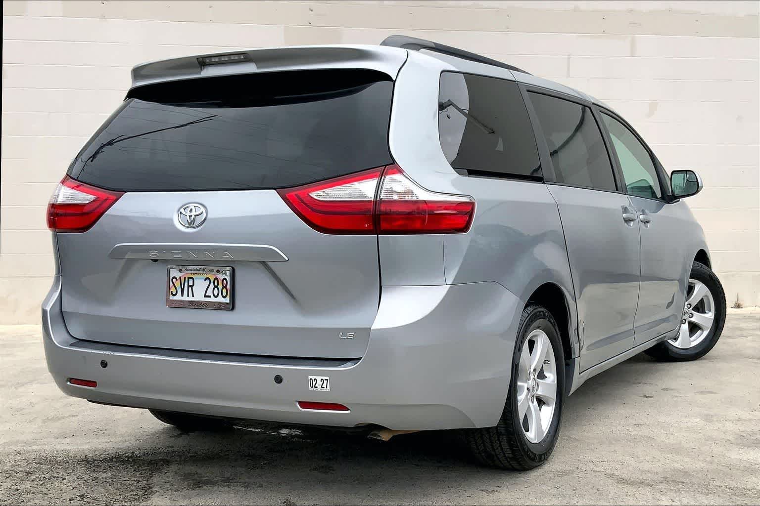 Thumbnail: 2016 Toyota Sienna - 22