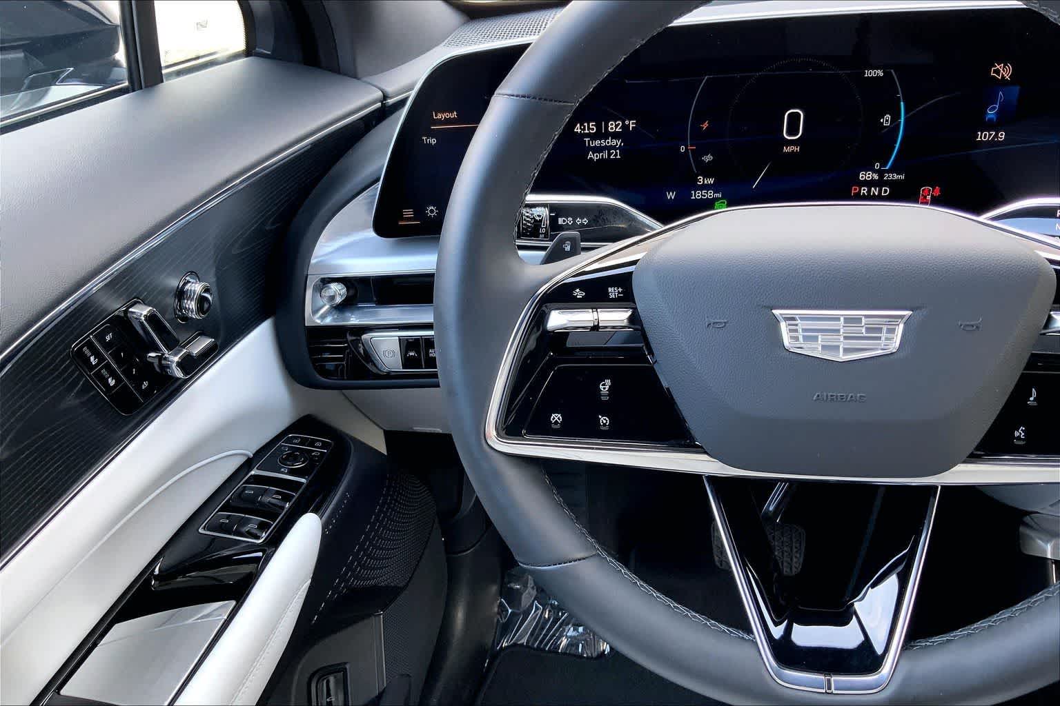 Thumbnail: 2024 Cadillac Lyriq - 25