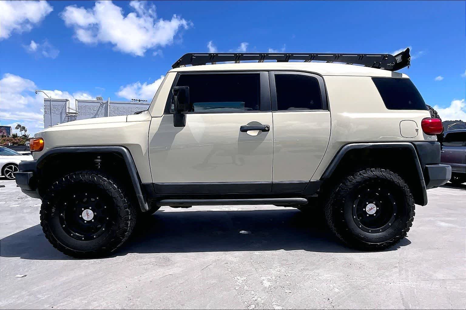 Thumbnail: 2010 Toyota FJ Cruiser - 3