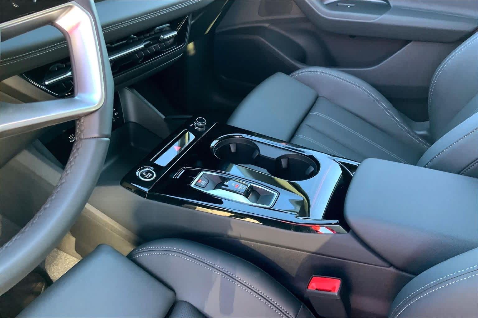 Thumbnail: 2025 Audi Q6 e-tron - 16