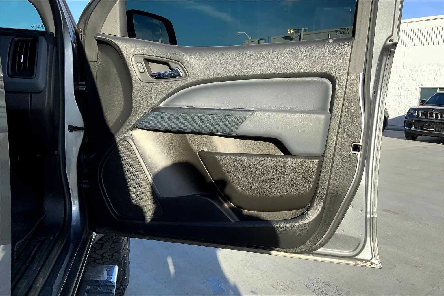 Thumbnail: 2020 Chevrolet Colorado - 28