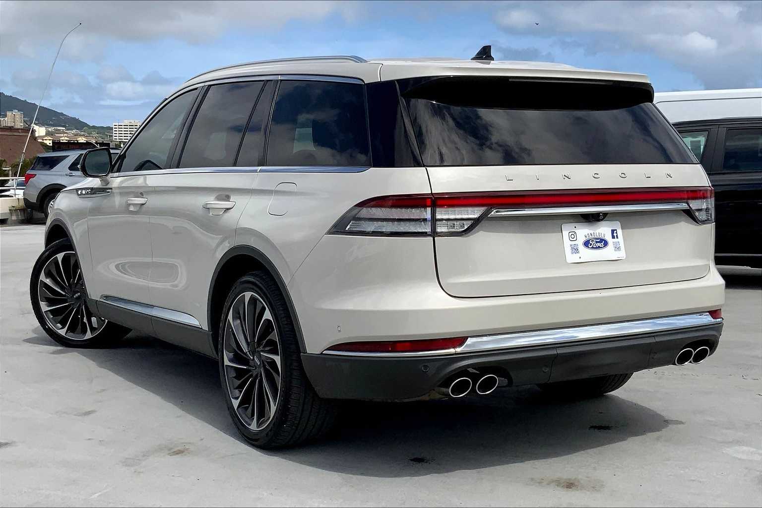 Thumbnail: 2022 Lincoln Aviator - 4