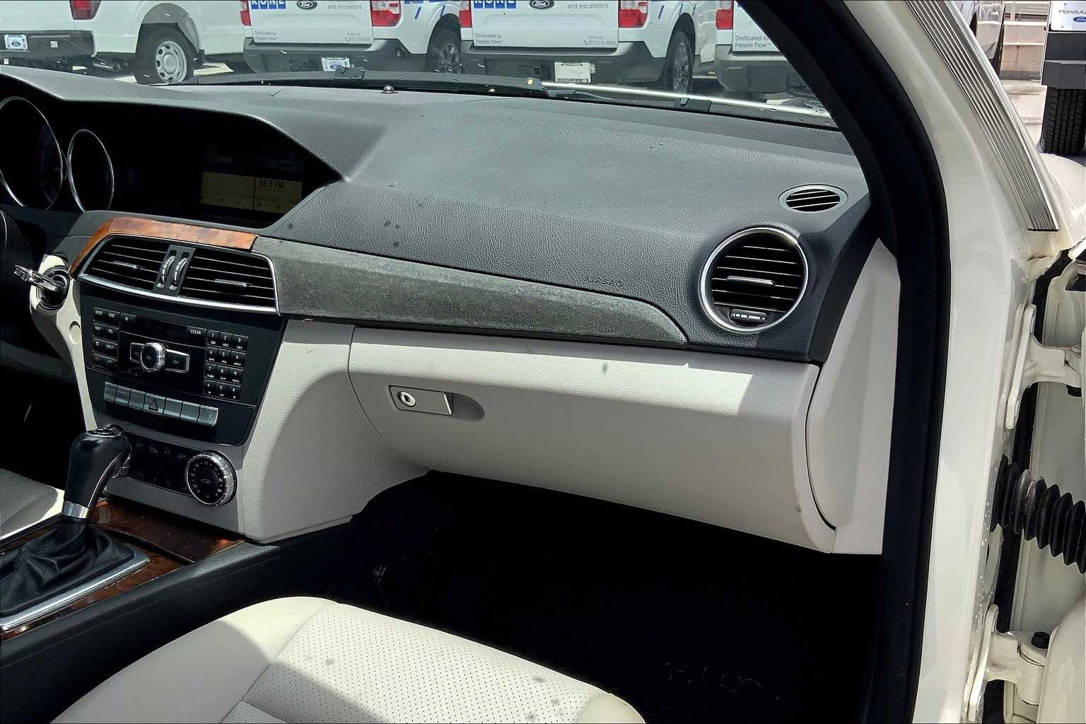 Thumbnail: 2012 Mercedes-Benz C-Class - 23