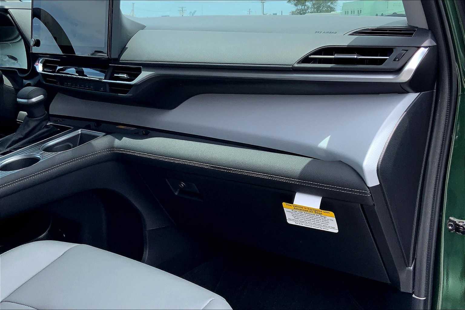 Thumbnail: 2025 Toyota Sienna - 23