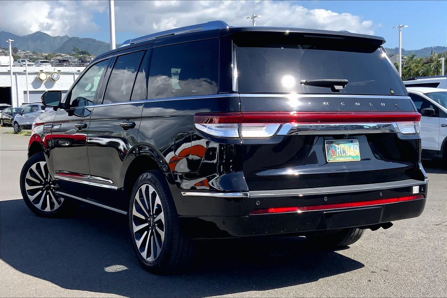 Thumbnail: 2022 Lincoln Navigator - 4