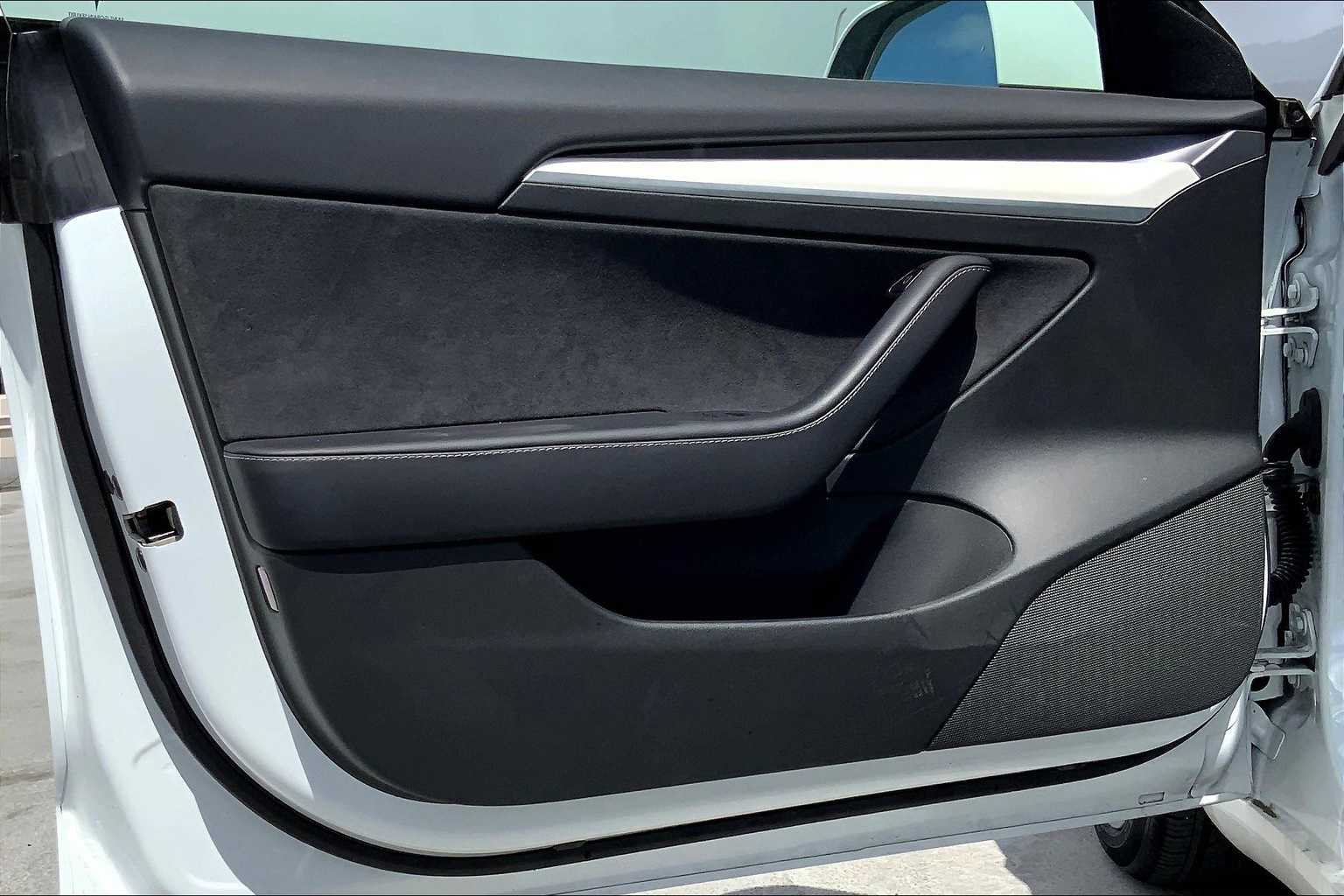 Thumbnail: 2022 Tesla Model 3 - 27