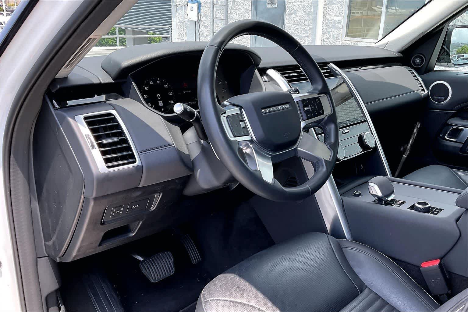 Thumbnail: 2024 Land Rover Discovery - 2