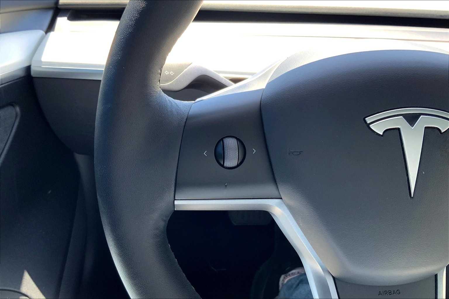 Thumbnail: 2023 Tesla Model 3 - 24
