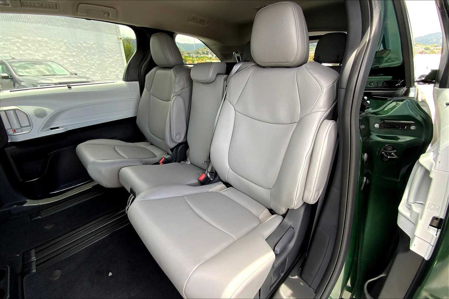Thumbnail: 2025 Toyota Sienna - 29