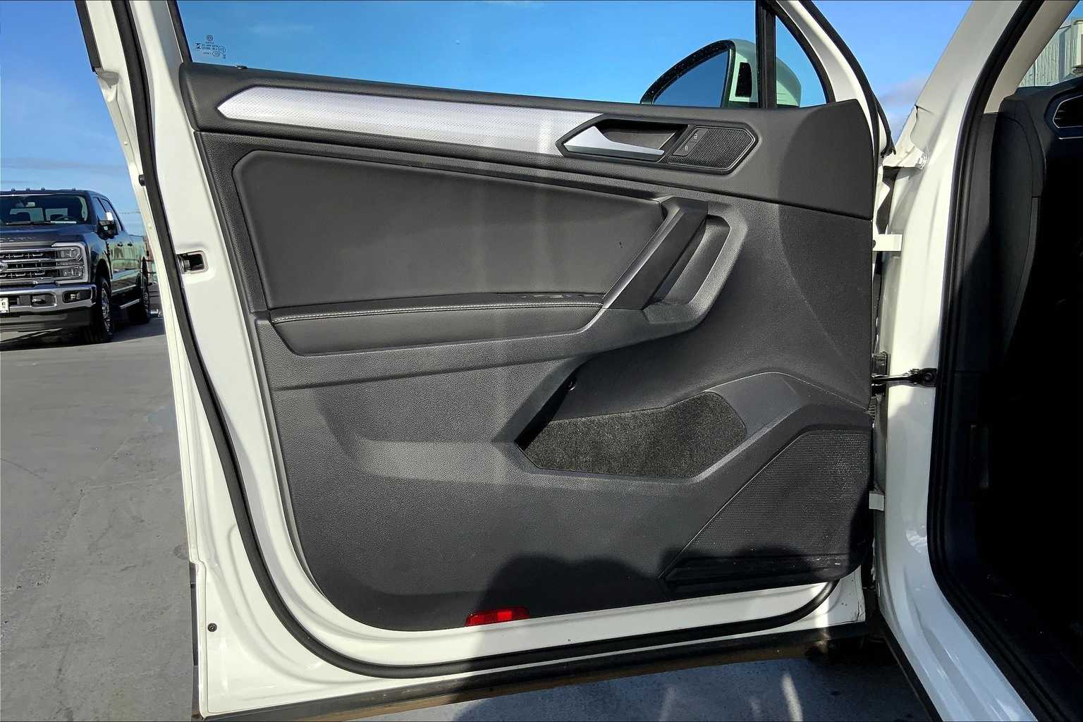 Thumbnail: 2024 Volkswagen Tiguan - 27