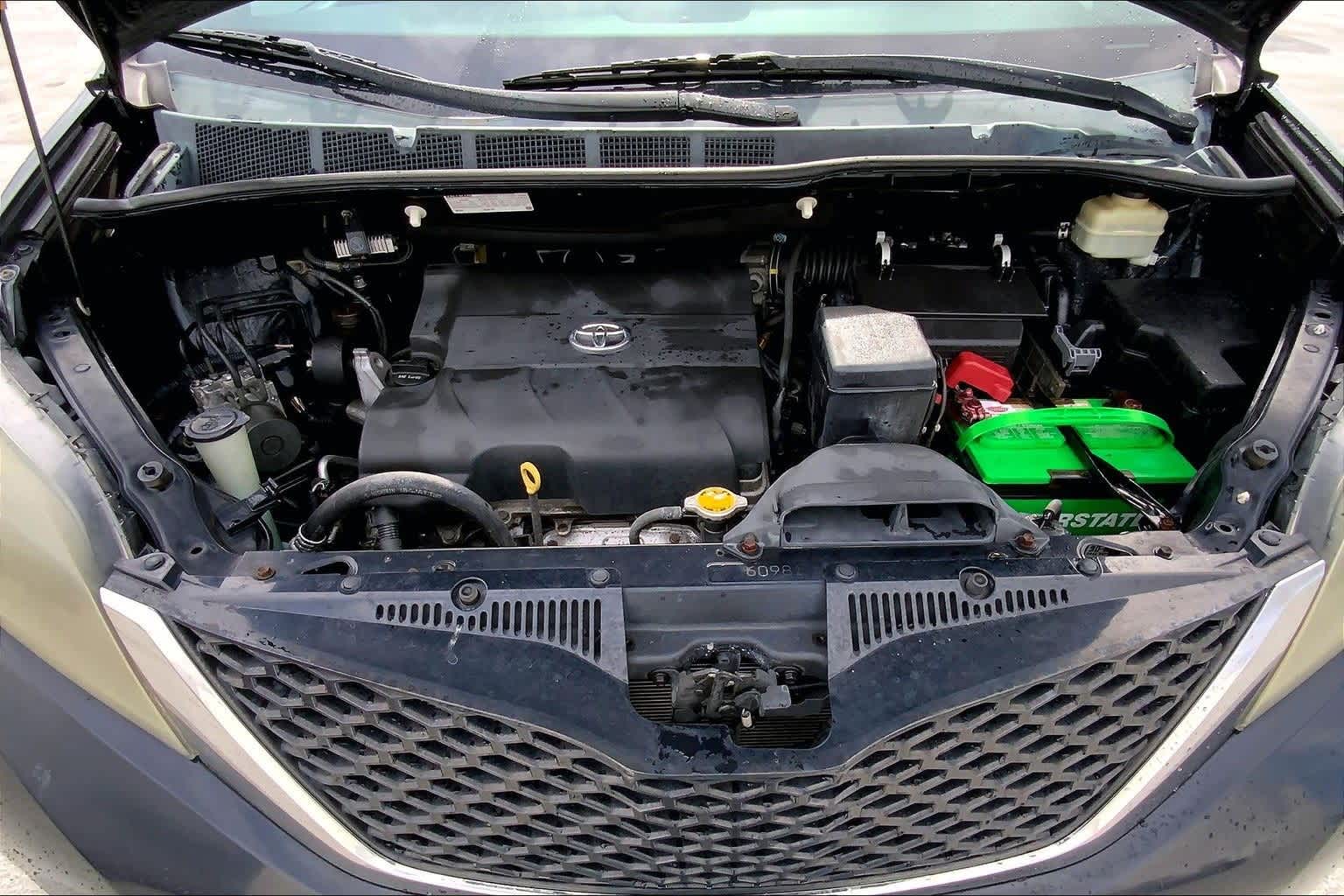 Thumbnail: 2015 Toyota Sienna - 9