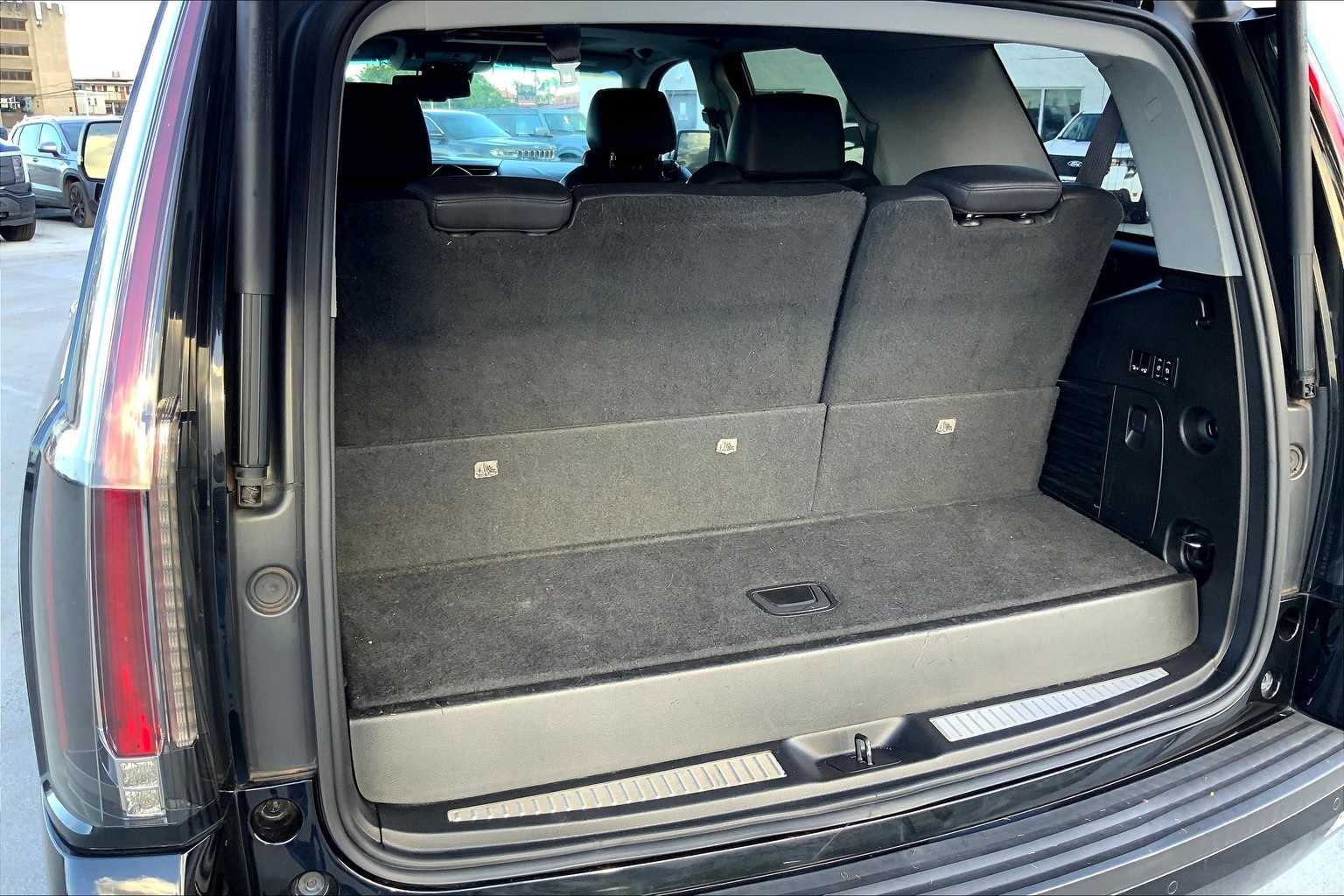 Thumbnail: 2015 Cadillac Escalade - 18