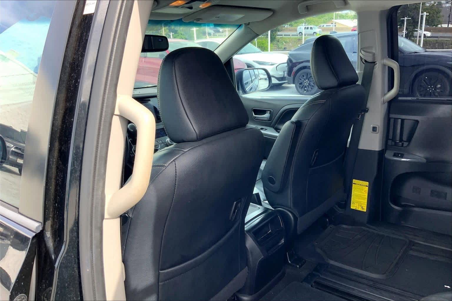 Thumbnail: 2015 Toyota Sienna - 12