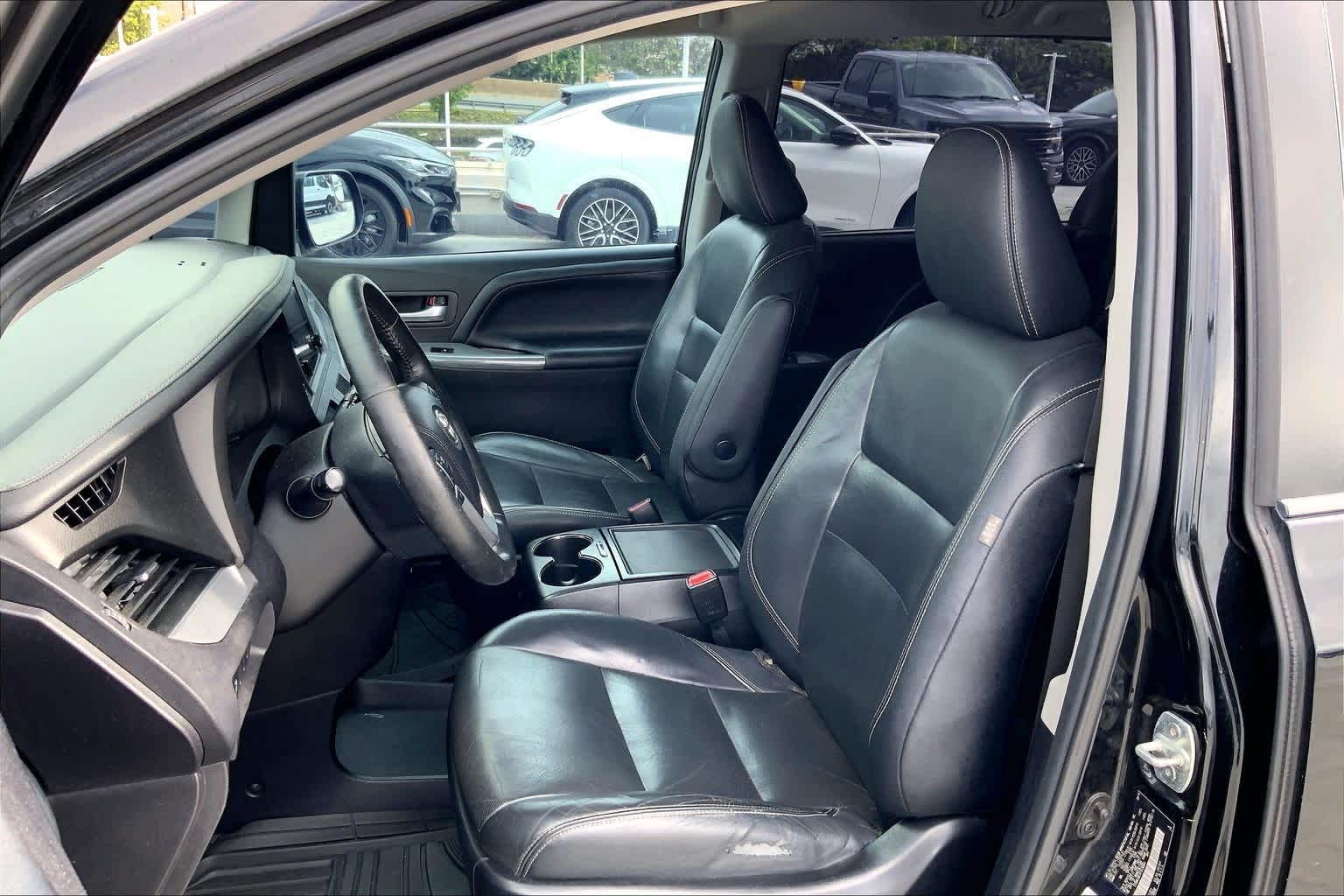 Thumbnail: 2015 Toyota Sienna - 11