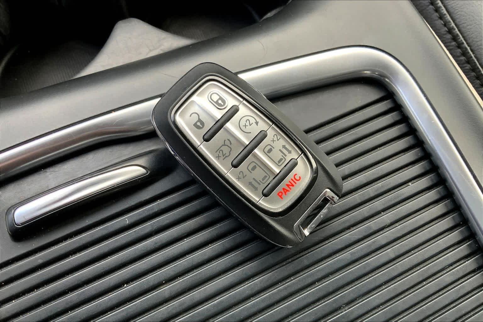 Thumbnail: 2021 Chrysler Pacifica - 19