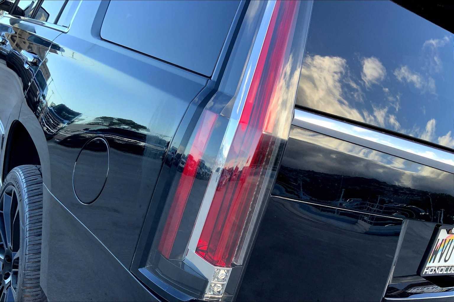 Thumbnail: 2015 Cadillac Escalade - 32