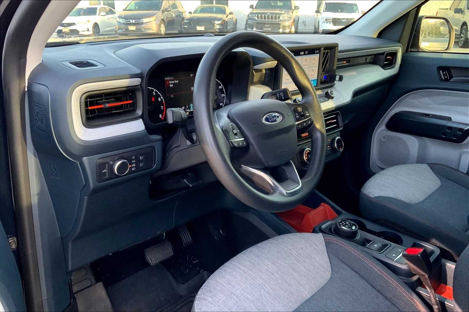 2022 Ford Maverick XLT photo 2