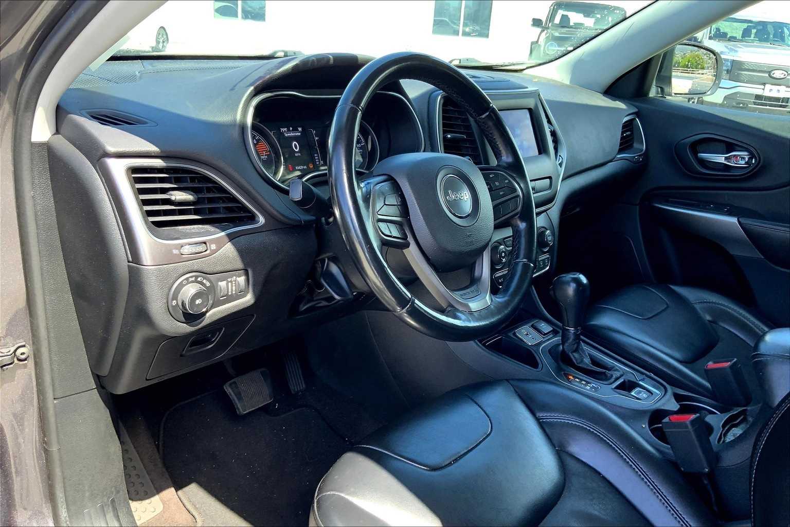 2019 Jeep Cherokee Latitude photo 2