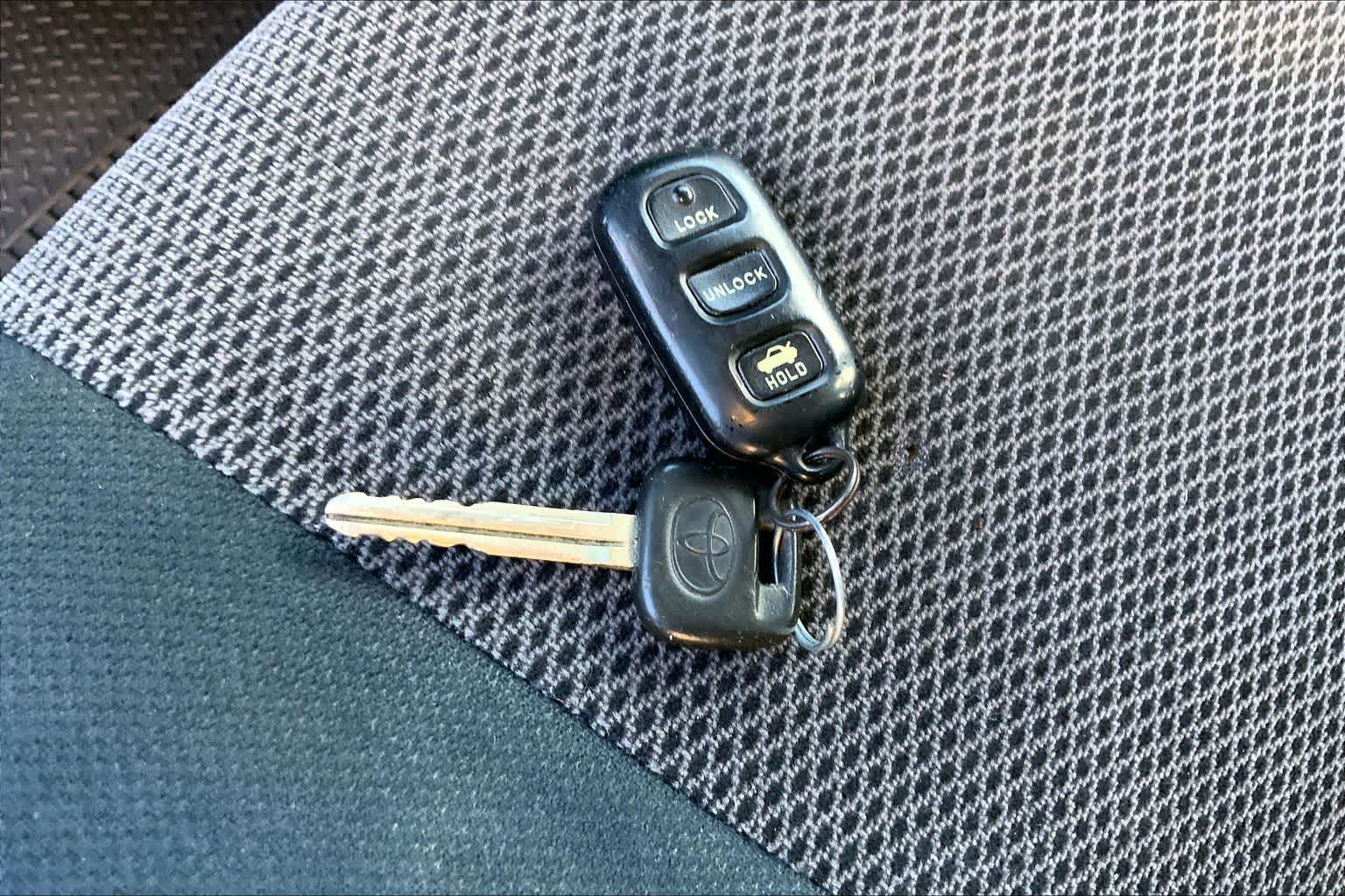 Thumbnail: 2004 Toyota Camry - 19