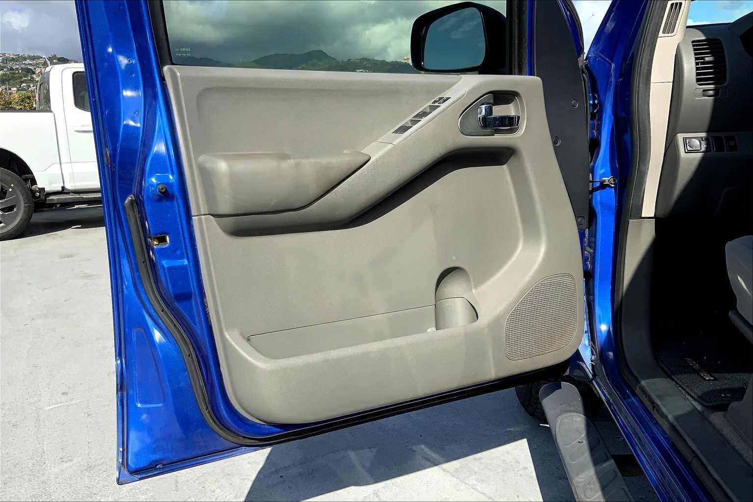 Thumbnail: 2012 Nissan Frontier - 27
