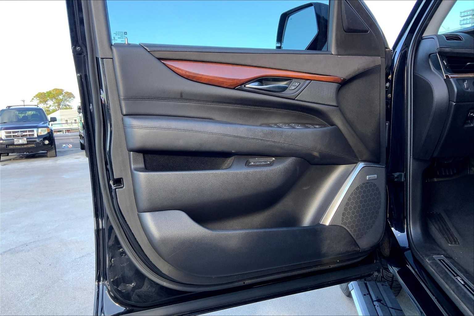 Thumbnail: 2015 Cadillac Escalade - 27