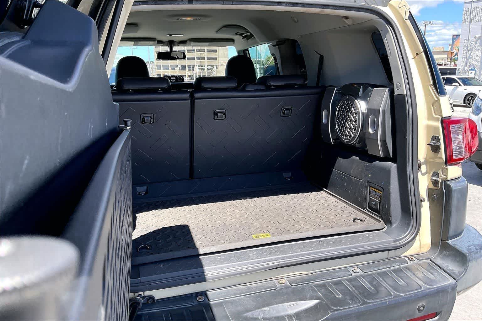 Thumbnail: 2010 Toyota FJ Cruiser - 18