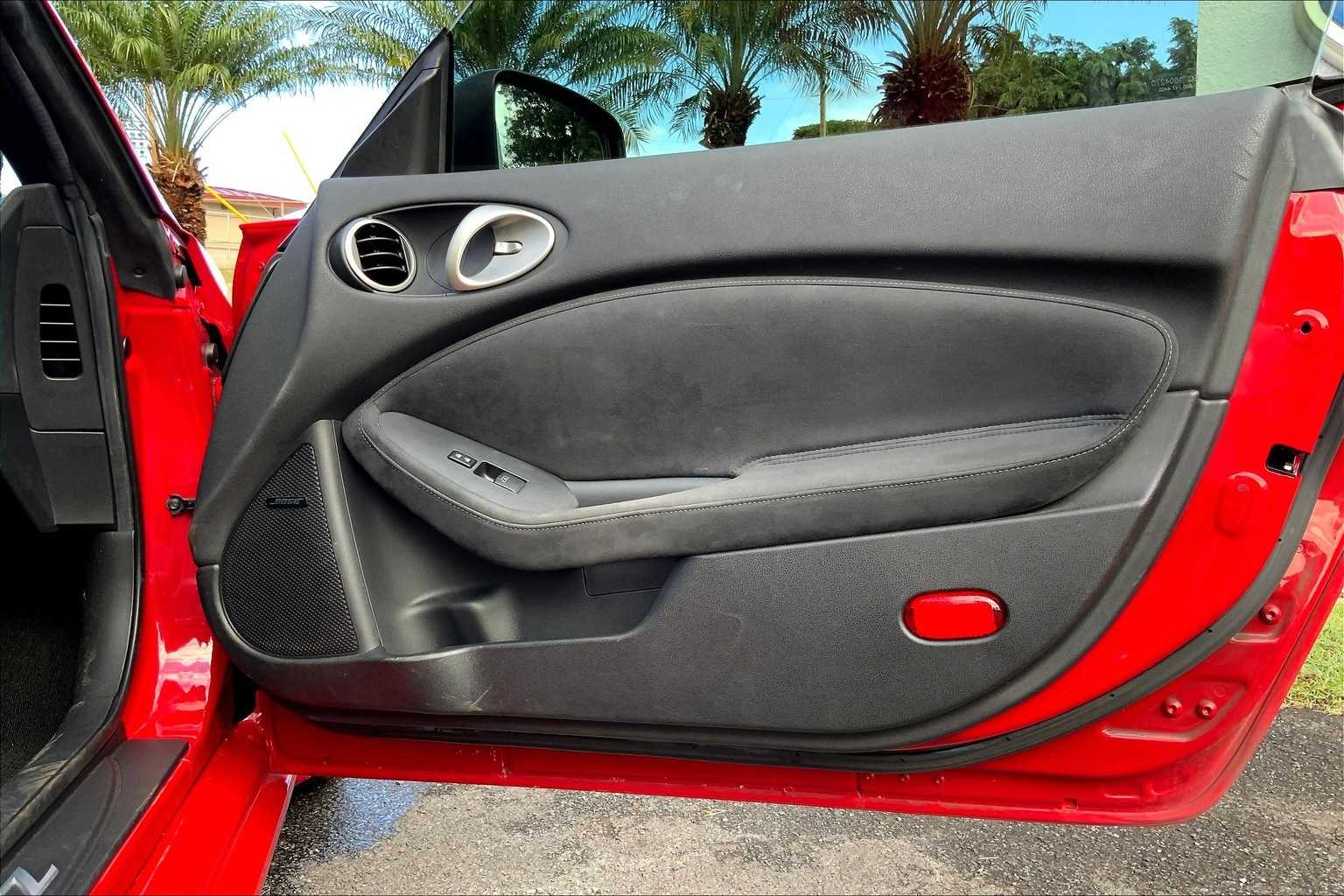 Thumbnail: 2014 Nissan Z - 27