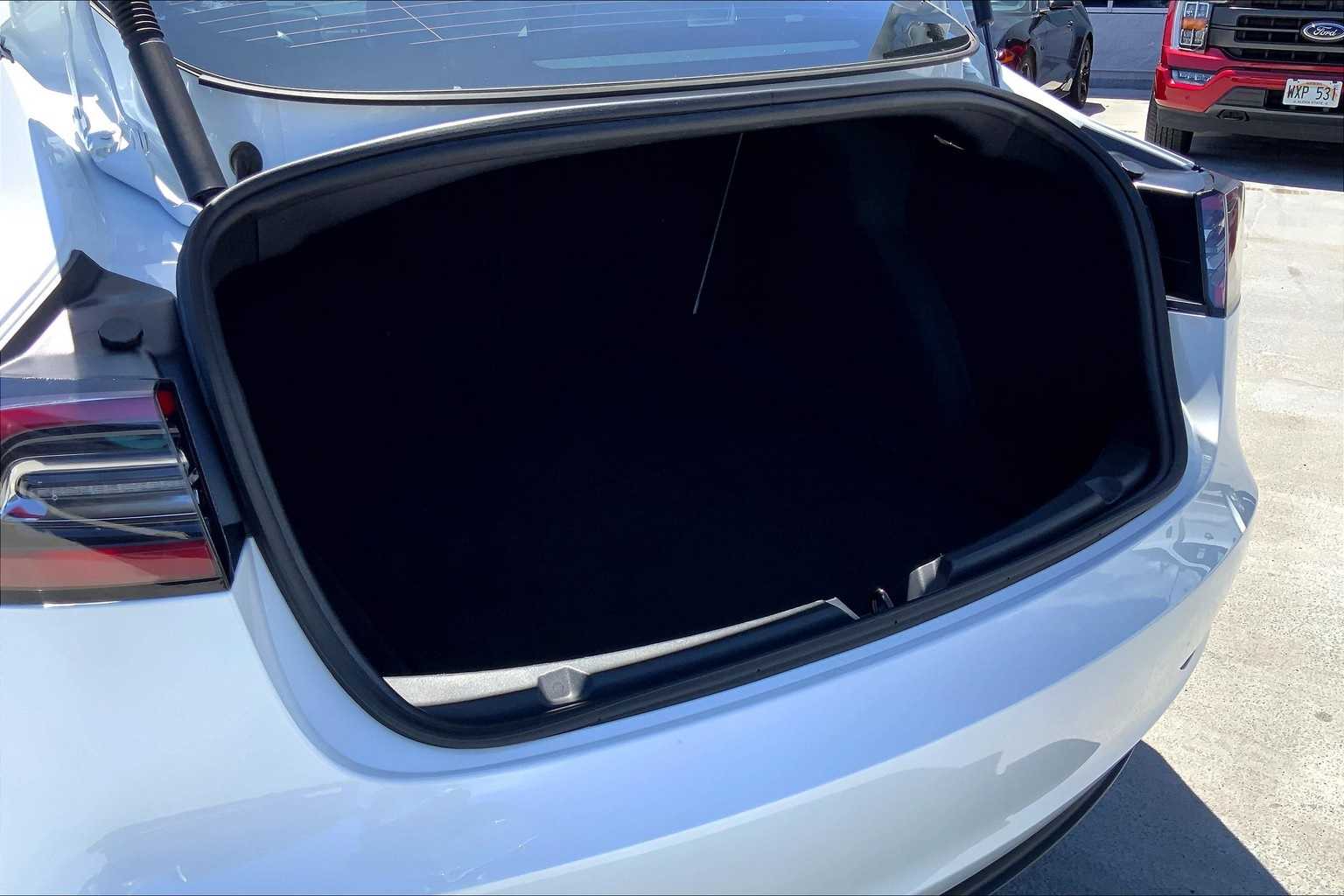 Thumbnail: 2023 Tesla Model 3 - 18
