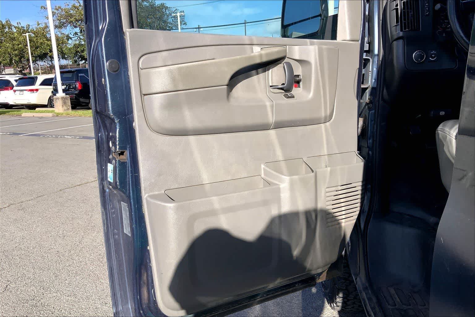 Thumbnail: 2011 Chevrolet Express - 27